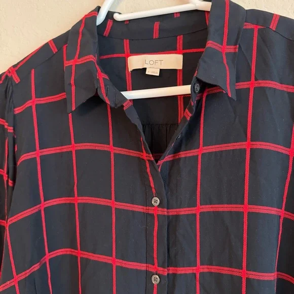 LOFT Navy and Red Plaid Button Down Shirt Large - Picture 3 of 5